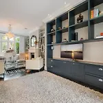 Elegant 4-Br House With Garden