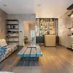 Elegant 4-Br House With Garden