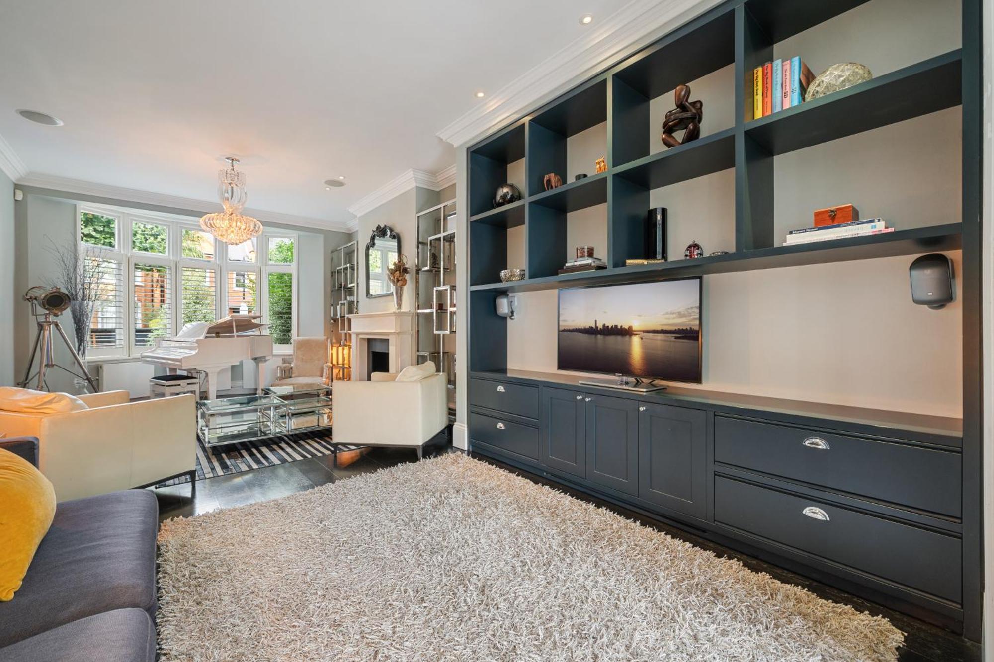 Elegant 4-br House With Garden *