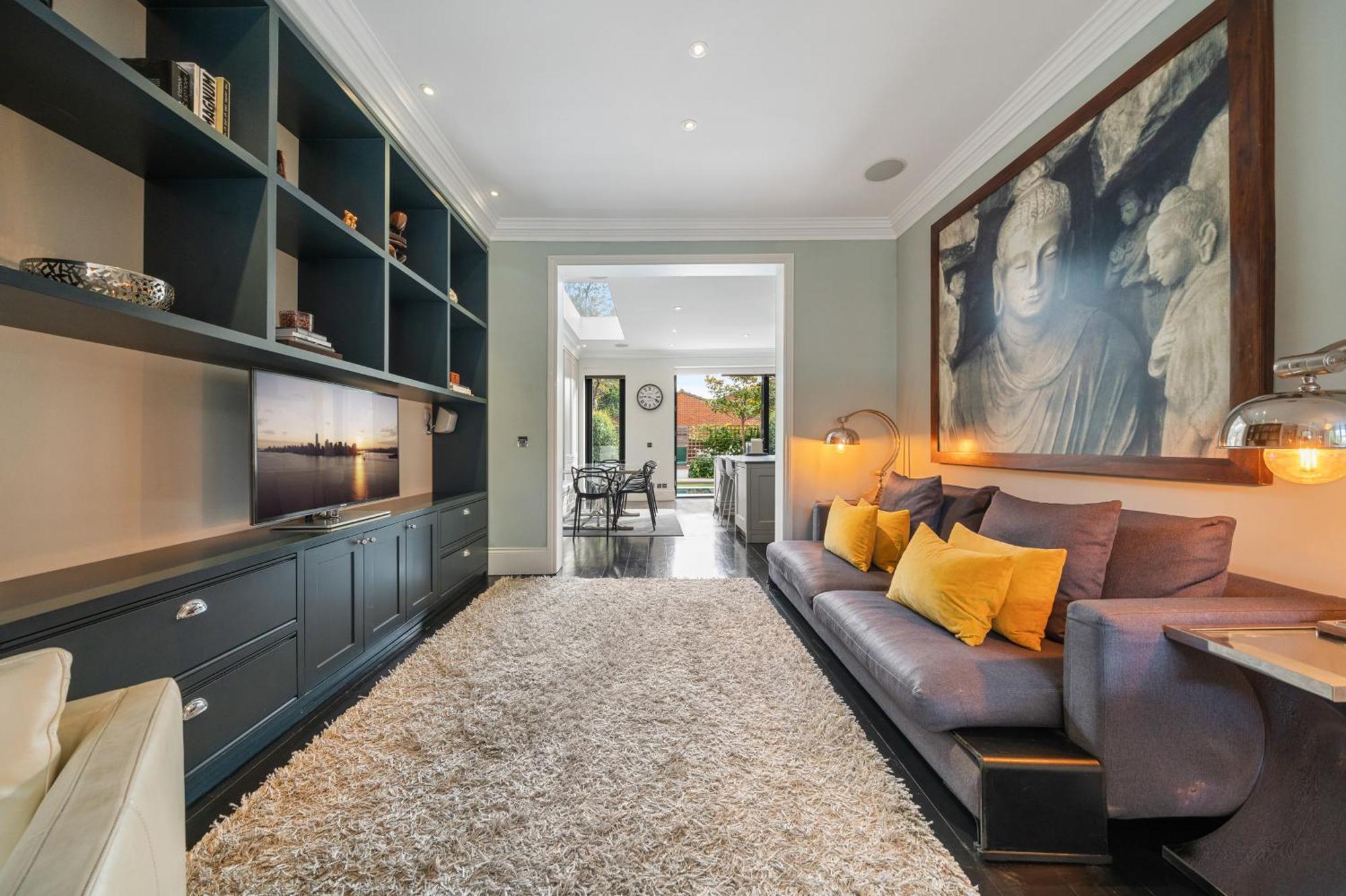 Apartment Elegant 4-br House With Garden